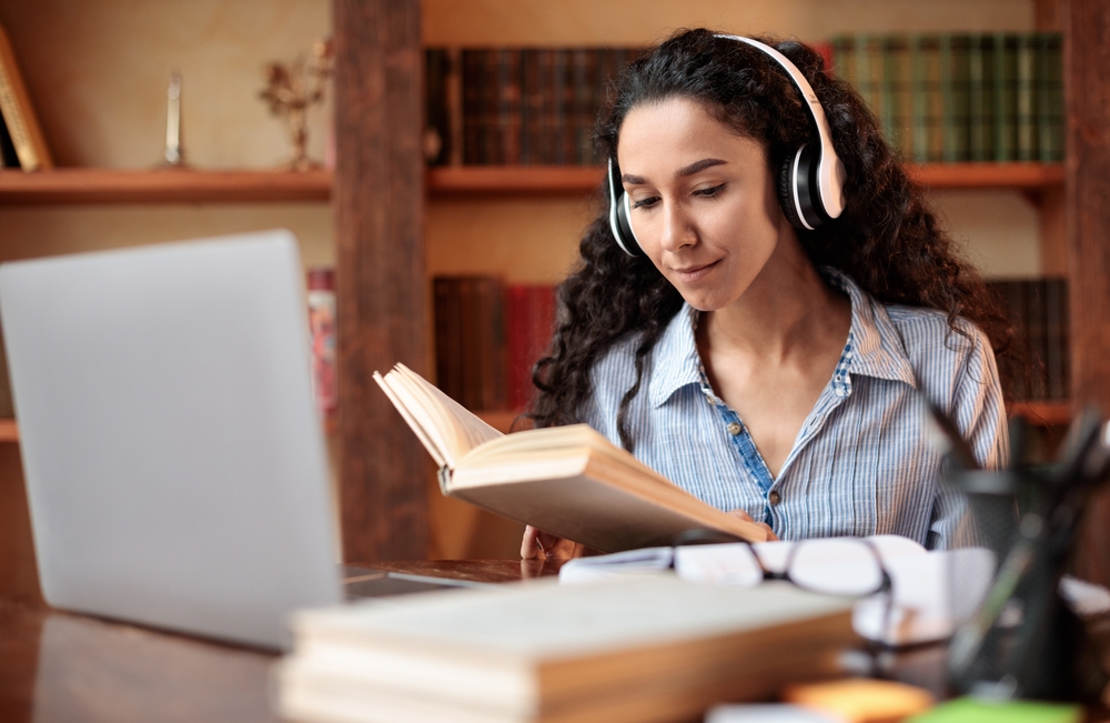 Lower Your College Costs: Education Grants That Can Help Pay For An Online Degree